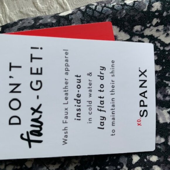 NEW NEW .....Spanx Leggings Faux Leather Snakeskin - Picture 3 of 5